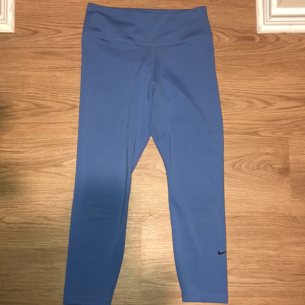 Nike DRI-FIT 7/8in. Crop legging in light blue. Size M